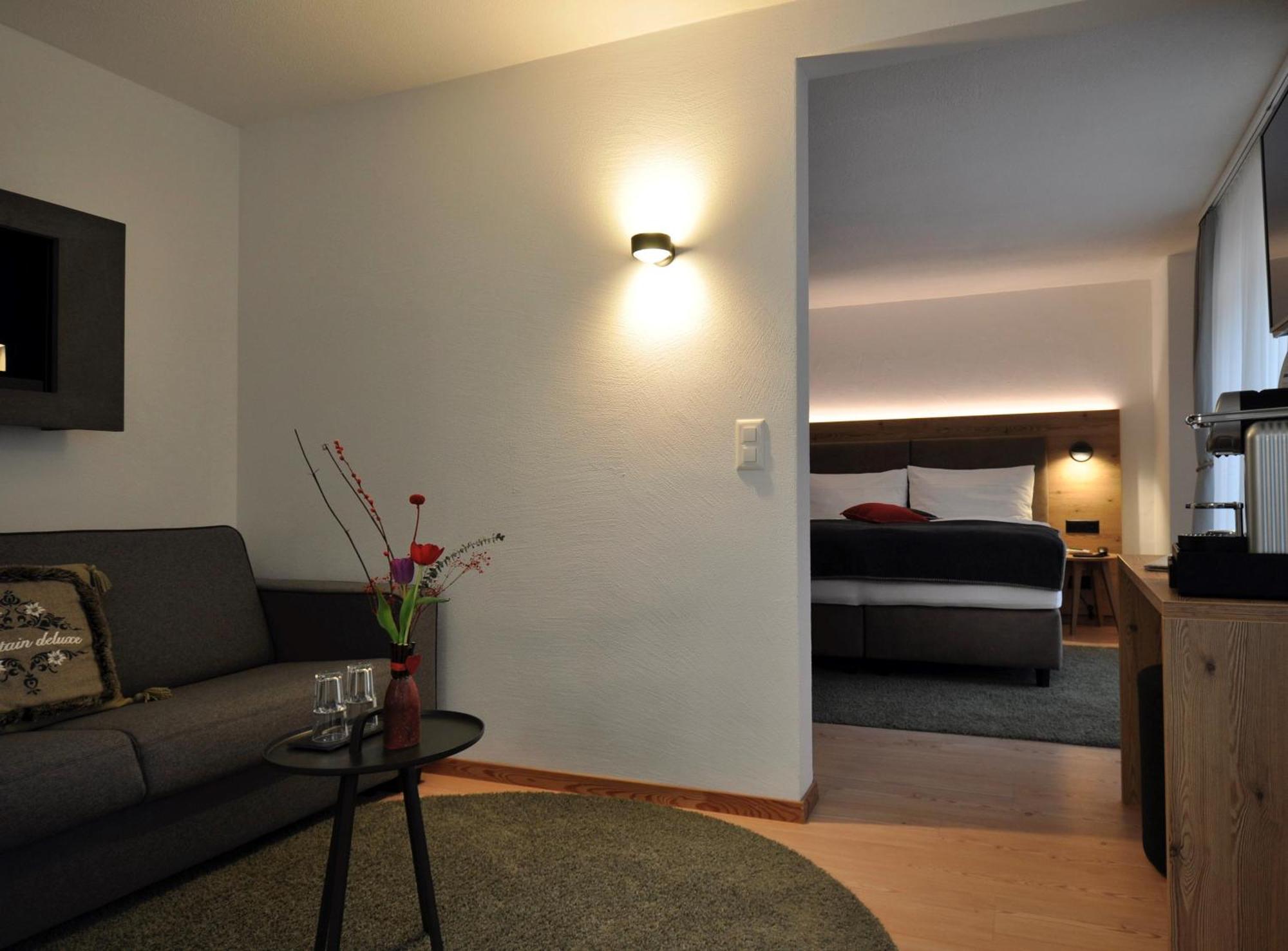 Hotel Bernina ปอนเตรสซีนา ภายนอก รูปภาพ