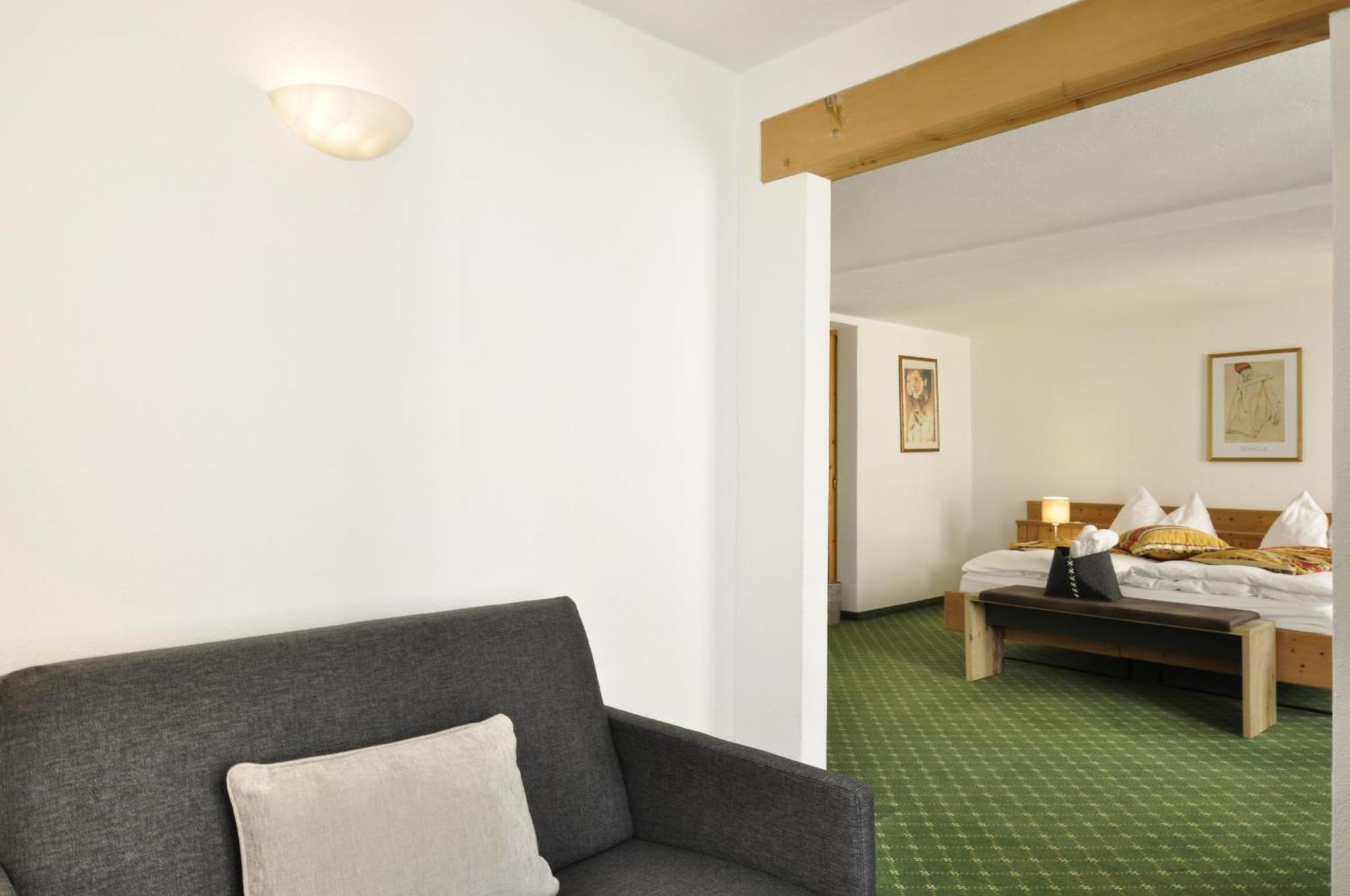 Hotel Bernina ปอนเตรสซีนา ภายนอก รูปภาพ