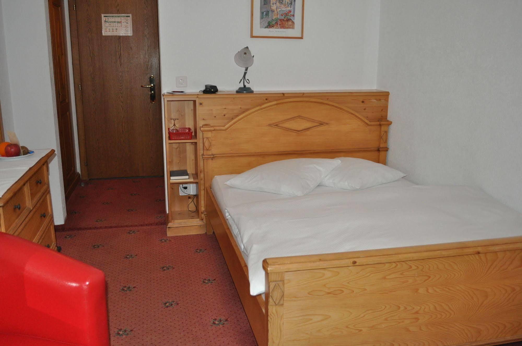 Hotel Bernina ปอนเตรสซีนา ภายนอก รูปภาพ