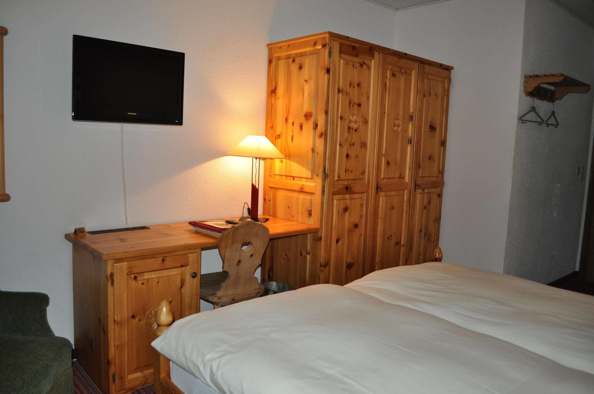 Hotel Bernina ปอนเตรสซีนา ภายนอก รูปภาพ