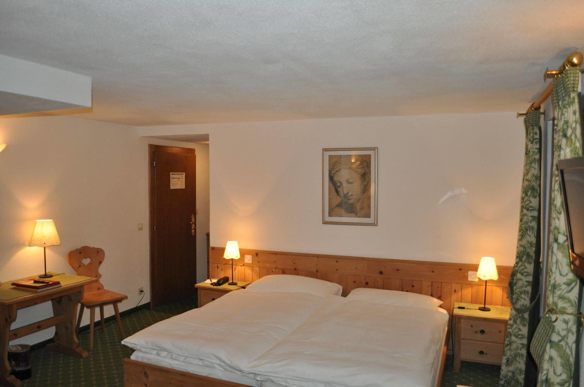 Hotel Bernina ปอนเตรสซีนา ภายนอก รูปภาพ