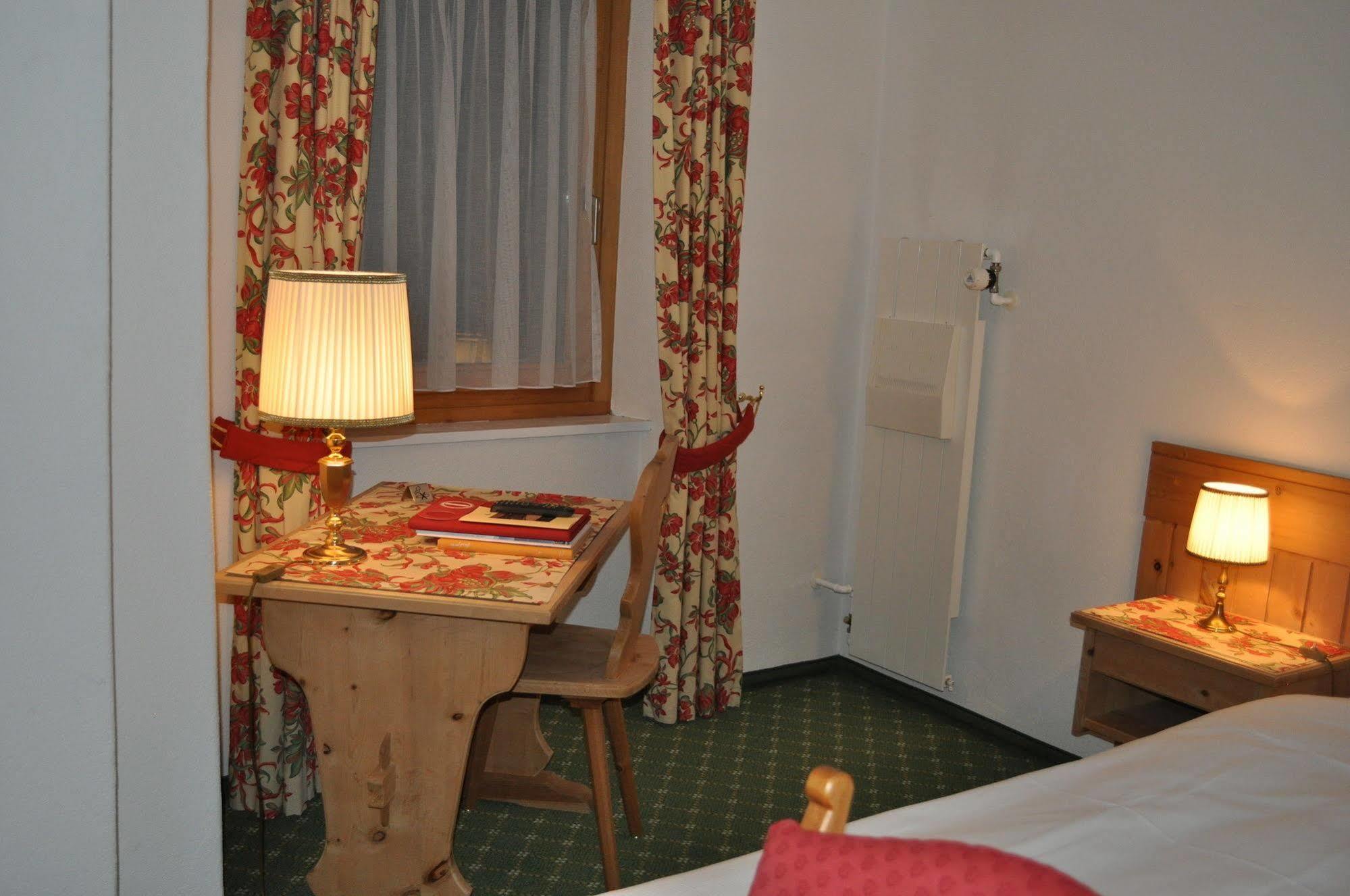 Hotel Bernina ปอนเตรสซีนา ภายนอก รูปภาพ